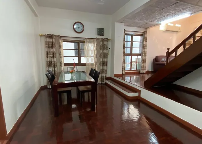 Maison d'hôtes Beautiful 2 Story Newly Renovated House